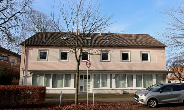Attraktives Mehrfamilienhaus mit Arztpraxis in Frankfurt